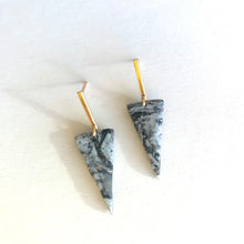 concrete small trinagle earrings